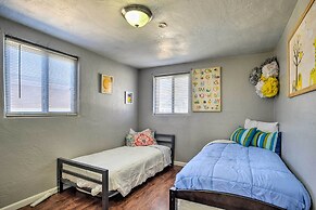 Vibrant ABQ Adobe Den: Mtn Views, Walk to Park!