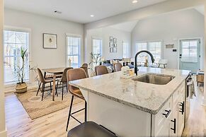 Opelika Townhome w/ Central A/C + Heating!