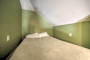 Peaceful Custom Carbondale Home w/ Pool, Near Siu!