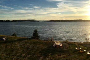 Oceanfront Sullivan Cottage on 6 Acres w/ Kayak!