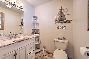 Spacious Lakefront Home w/ Sunroom & Bar!