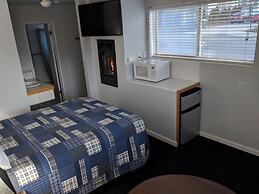 Majestic Rockies Motel