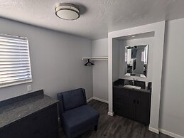 Majestic Rockies Motel