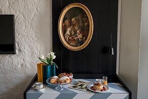 Naples Designer Loft by Elite Villas