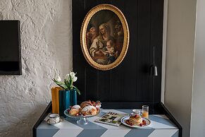 Naples Designer Loft by Elite Villas