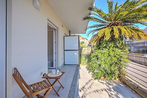 Beachy Vibes- 900m From the Beach
