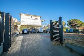 Beachy Vibes- 900m From the Beach