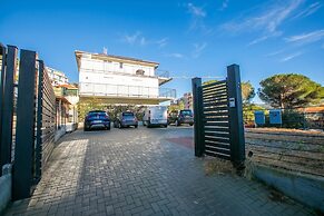 Beachy Vibes- 900m From the Beach