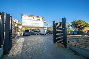 Beachy Vibes- 900m From the Beach