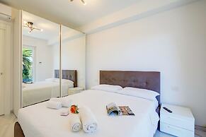 Beachy Vibes- 900m From the Beach