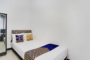 SPOT ON 91745 Rumah Kost Gresik Syariah