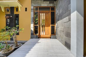 SPOT ON 91745 Rumah Kost Gresik Syariah