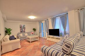 Borgo Belvedere-lake View & Shared Pool