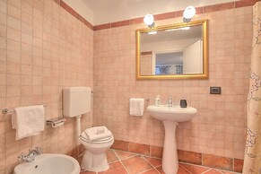 Borgo Belvedere-lake View & Shared Pool