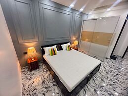 Goroomgo Omasha Residency Noida