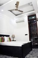 Goroomgo Omasha Residency Noida