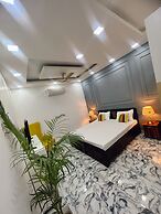 Goroomgo Omasha Residency Noida