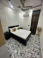 Goroomgo Omasha Residency Noida