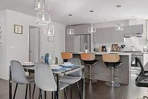 NEW 3BR Great Location Queen Anne W Rooftop