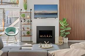 NEW 3BR Great Location Queen Anne W Rooftop