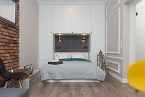 Comfy Studio Chodkiewicza by Renters