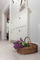 Comfy Studio Chodkiewicza by Renters