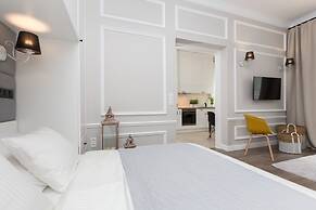 Comfy Studio Chodkiewicza by Renters