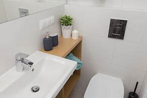 Comfy Studio Chodkiewicza by Renters