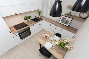 Comfy Studio Chodkiewicza by Renters