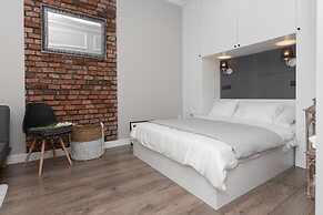 Comfy Studio Chodkiewicza by Renters
