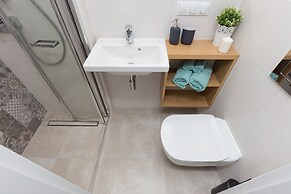 Comfy Studio Chodkiewicza by Renters