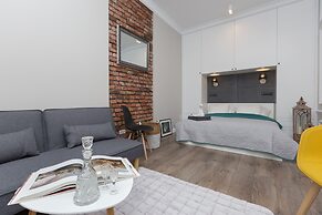 Comfy Studio Chodkiewicza by Renters