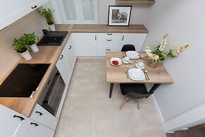 Comfy Studio Chodkiewicza by Renters