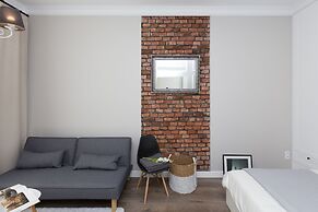 Comfy Studio Chodkiewicza by Renters