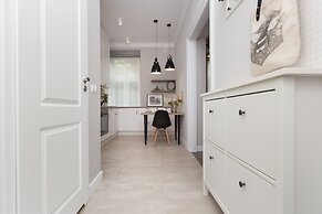 Comfy Studio Chodkiewicza by Renters