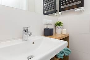 Comfy Studio Chodkiewicza by Renters