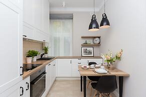 Comfy Studio Chodkiewicza by Renters