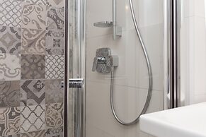 Comfy Studio Chodkiewicza by Renters