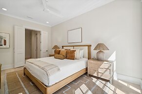 30A Beach House - Harlies House by PHG