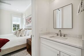 30A Beach House - Harlies House by PHG