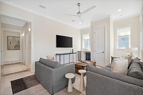 30A Beach House - Harlies House by PHG