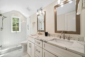 30A Beach House - Harlies House by PHG