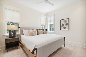 30A Beach House - Harlies House by PHG