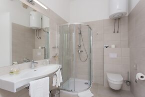 Klarisa Palace Rooms