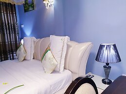 G TOWN HOTEL