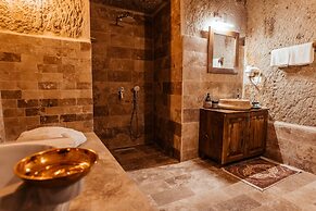 Bayar Cave Suites