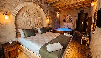 Bayar Cave Suites