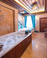Bayar Cave Suites