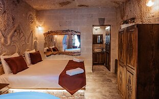 Bayar Cave Suites