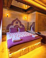 Bayar Cave Suites